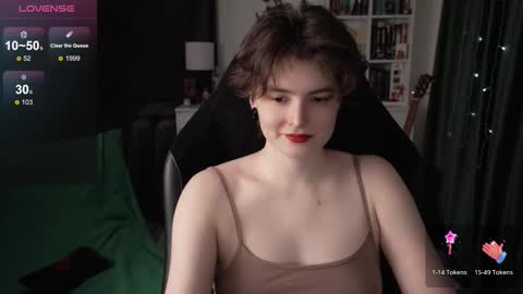 Helen Blossom online show from November 17, 2025, 8:25 pm