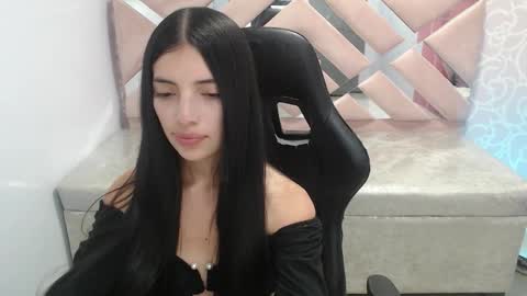 Snapshot of cynthia_ch chatting on September 17, 2025, 4:47 am CINTIA ARAUJO online show from September 17, 2025, 4:47 am