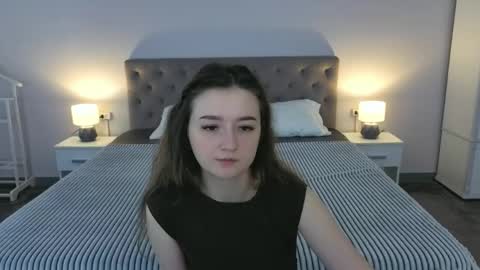 Cyrena online show from April 28, 2026, 6:40 am