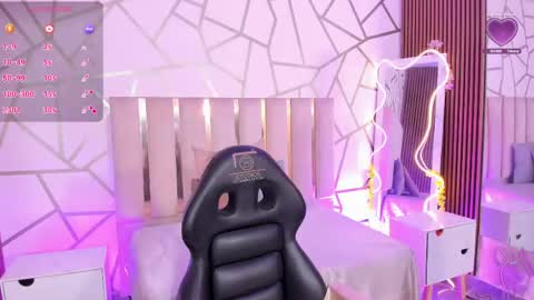 cyrus_tay online show from April 23, 2026, 11:42 am