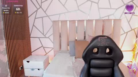 cyrus_tay online show from April 27, 2026, 11:52 am