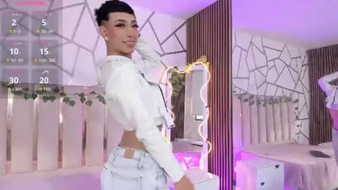 Snapshot of cyrus_tay chatting on June 19, 2026, 8:01 pm cyrus_tay online show from June 19, 2026, 8:01 pm