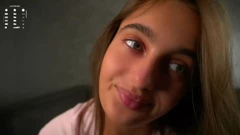 Snapshot of czamabech chatting on May 15, 2026, 1:12 am Isabella online show from May 15, 2026, 1:12 am