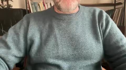 Snapshot of d_bowie chatting on December 17, 2025, 10:21 am d_bowie online show from December 17, 2025, 10:21 am