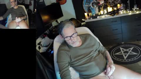 Snapshot of d_j_strokes chatting on April 29, 2026, 11:25 am Dave online show from April 29, 2026, 11:25 am