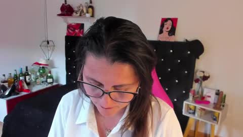 Snapshot of d_martii chatting on February 14, 2025, 3:15 pm Mia online show from February 14, 2025, 3:15 pm