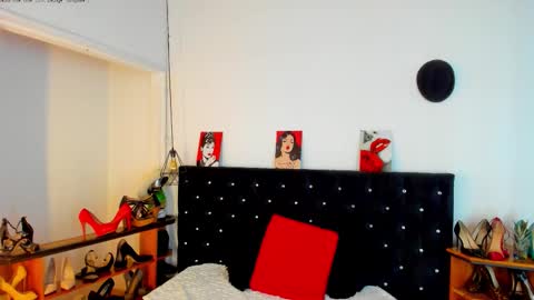 Snapshot of d_martii chatting on October 24, 2025, 12:45 pm Mia online show from October 24, 2025, 12:45 pm