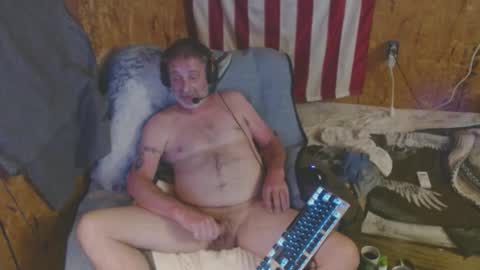 Snapshot of daddy38345 chatting on October 8, 2025, 12:41 am daddy38345 online show from October 8, 2025, 12:41 am