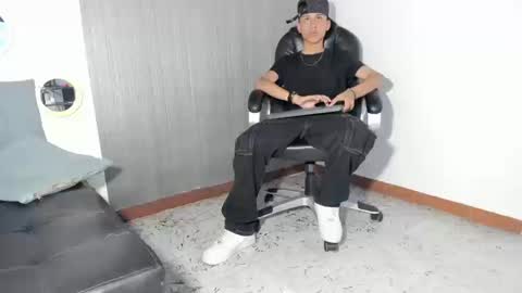 Snapshot of daddy_darcks chatting on September 17, 2025, 7:59 pm daddy_darcks online show from September 17, 2025, 7:59 pm