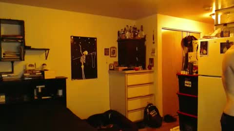 daddy_werewolf online show from March 16, 2026, 7:34 am