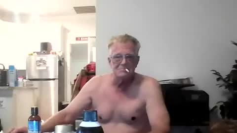 Snapshot of daddydave6400 chatting on July 9, 2026, 12:26 am daddydave6400 online show from July 9, 2026, 12:26 am