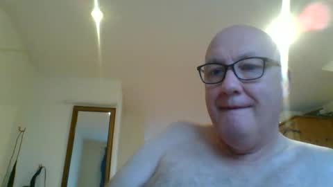 daddyhere4uall6 online show from October 14, 2025, 7:09 am