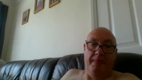 daddyhere4uall6 online show from November 1, 2025, 9:44 am