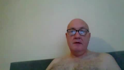 daddyhere4uall6 online show from November 18, 2025, 8:19 am