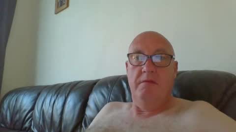 daddyhere4uall8 online show from August 4, 2026, 5:43 am