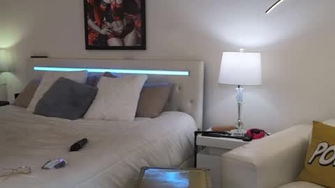 Snapshot of daddyissuessab chatting on December 16, 2024, 3:43 pm Sabrinna Bae online show from December 16, 2024, 3:43 pm