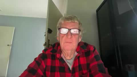 Snapshot of daddyoldcock chatting on October 16, 2025, 8:43 pm daddyoldcock online show from October 16, 2025, 8:43 pm