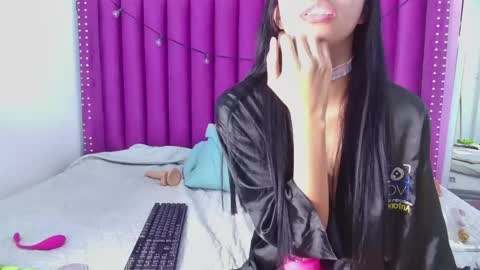 Snapshot of daddys_little_princesss chatting on May 4, 2026, 1:23 am Antonella online show from May 4, 2026, 1:23 am