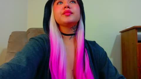 Snapshot of daddys_little_secrett chatting on October 13, 2025, 3:39 am Valen online show from October 13, 2025, 3:39 am