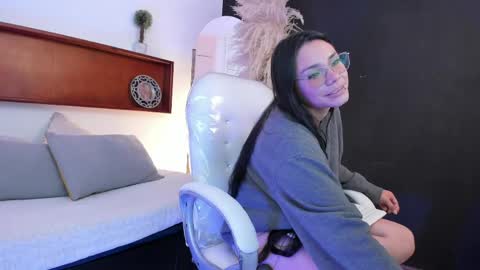 Naomy online show from March 10, 2026, 9:09 pm