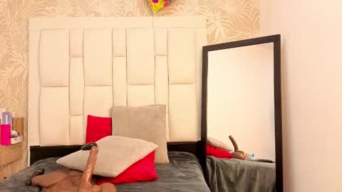 daffnelewis online show from November 28, 2025, 11:24 am