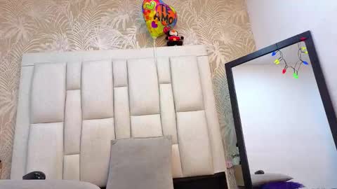 daffnelewis online show from February 9, 2026, 11:25 am