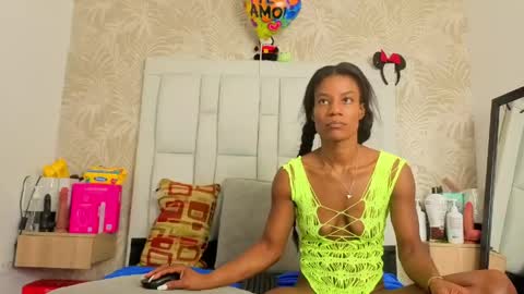 daffnelewis online show from April 23, 2026, 11:09 am