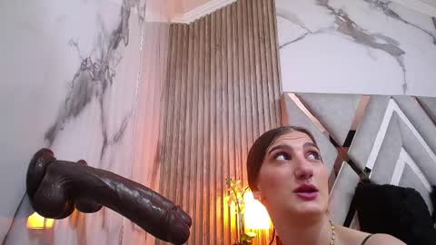 Dafne Castro online show from April 23, 2026, 8:00 pm