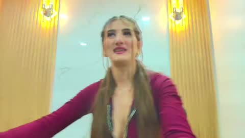 Dafne Castro online show from June 16, 2026, 7:38 pm