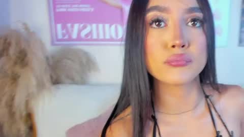 Snapshot of dafne_hillss chatting on May 21, 2026, 11:17 am dafne_hillss online show from May 21, 2026, 11:17 am