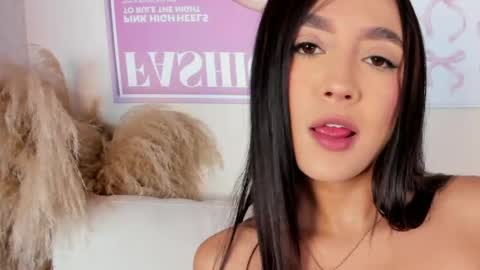 Snapshot of dafne_hillss chatting on May 26, 2026, 11:50 am dafne_hillss online show from May 26, 2026, 11:50 am