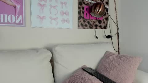 dafne_hillss online show from June 21, 2026, 12:52 pm