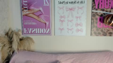 dafne_hillss online show from June 26, 2026, 11:25 am