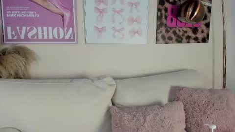 dafne_hillss online show from July 1, 2026, 11:12 am