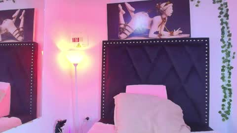 dafne_quenn online show from November 5, 2025, 12:49 pm