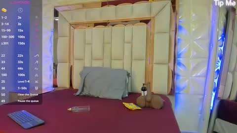 Dafnee online show from November 26, 2025, 11:55 am