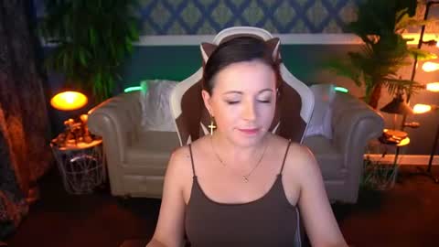Snapshot of dafni_mon chatting on June 12, 2026, 3:38 am Dafni Mon online show from June 12, 2026, 3:38 am