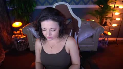 Snapshot of dafni_mon chatting on June 18, 2026, 5:51 am Dafni Mon online show from June 18, 2026, 5:51 am
