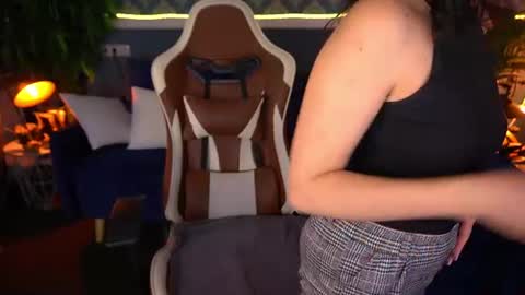 Dafni Mon online show from July 10, 2026, 6:17 am