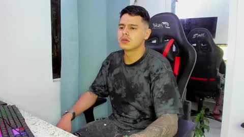 Snapshot of dage_19 chatting on October 19, 2025, 9:54 am my name is Jhon and I live in colombia online show from October 19, 2025, 9:54 am