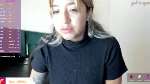 Dahiana  online show from April 25, 2026, 12:08 pm