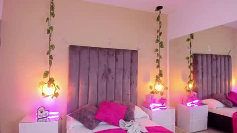 Snapshot of dahlia_rousse chatting on September 24, 2025, 8:01 pm Dahlia online show from September 24, 2025, 8:01 pm