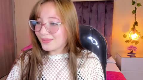 Snapshot of dahlia_rousse chatting on October 28, 2025, 9:06 pm Dahlia online show from October 28, 2025, 9:06 pm