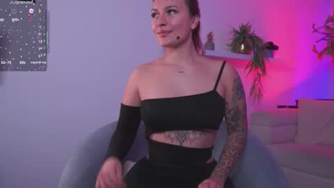 Snapshot of dailyn__1 chatting on February 4, 2026, 8:14 pm Dailyn online show from February 4, 2026, 8:14 pm