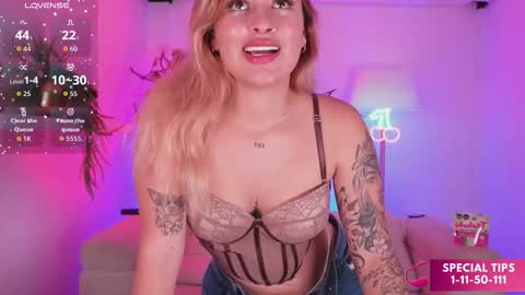 Snapshot of dailyn__1 chatting on February 25, 2026, 8:18 pm Dailyn online show from February 25, 2026, 8:18 pm