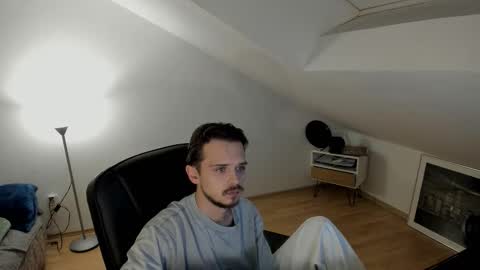 Daimon  online show from October 21, 2025, 10:10 pm