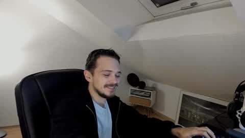 Daimon  online show from October 22, 2025, 11:15 pm