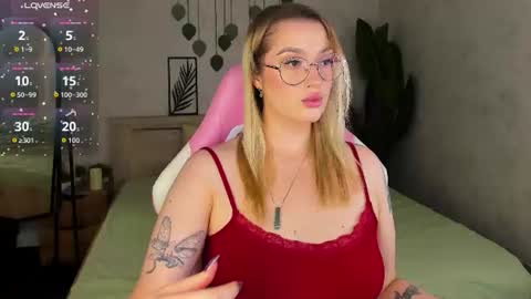 Snapshot of daisy_beckerr chatting on August 9, 2026, 9:25 am Viickie online show from August 9, 2026, 9:25 am