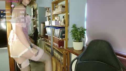 daisy_lovely online show from November 10, 2025, 4:22 am