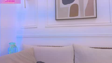Daisy Price online show from April 27, 2026, 11:19 am
